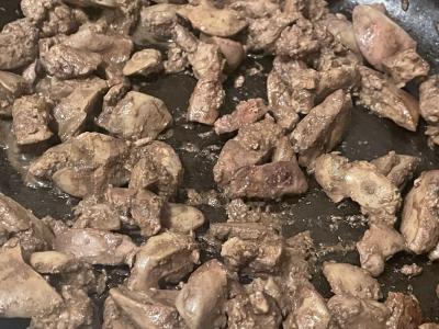 Kalakutienos kepenėlės grietinės padaže Žingsnis 3