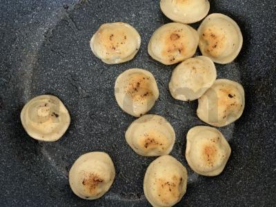 Kepti koldūnai omlete Žingsnis 2