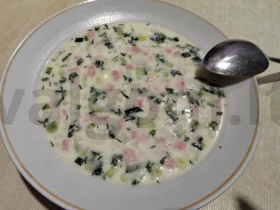 Mėgstamiausia okroška su mineraliniu vandeniu pagrindine nuotrauka