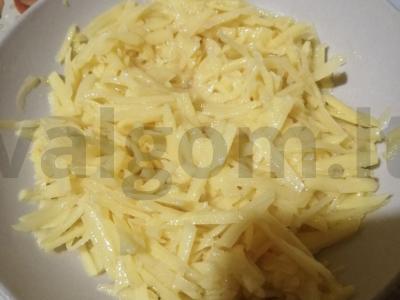 Blynai "Raganos" iš bulvių ir maltos kiaulienos Žingsnis 1