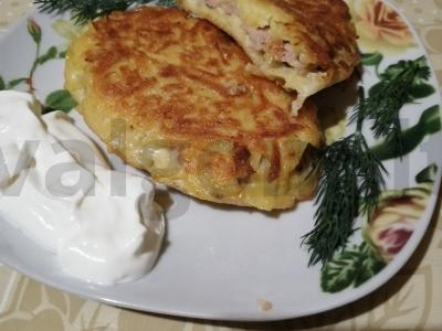 Blynai "Raganos" iš bulvių ir maltos kiaulienos pagrindine nuotrauka