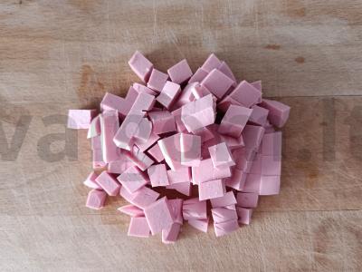 Okroška su marinuotais agurkais Žingsnis 1