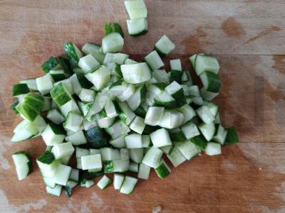 Okroška su marinuotais agurkais Žingsnis 4