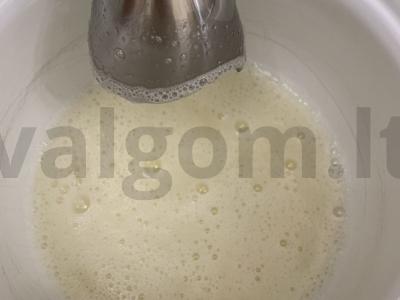 Lengvas varškės apkepas multicooker įrenginyje Žingsnis 1