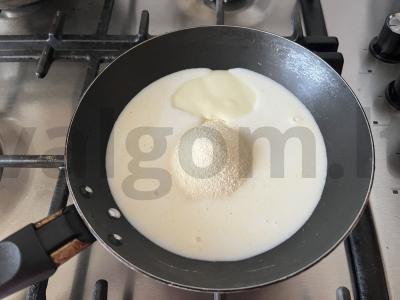 Manų košė su kondensuotu pienu ir sviestu Žingsnis 1