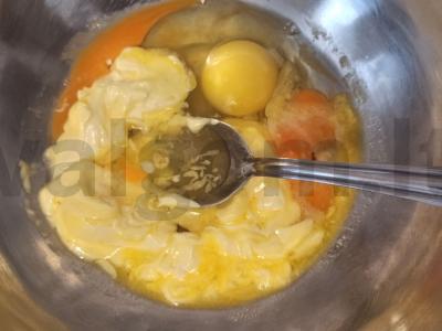 Grietinėlės ir išrūgų keksiukai Žingsnis 1