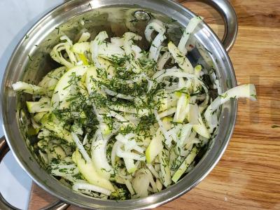 Marinuoti svogūnai su obuoliais Žingsnis 3