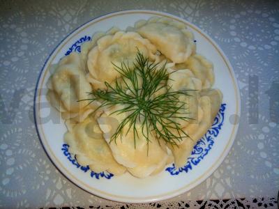 Varenyky, įdarytas soromis, varške ir krapais pagrindine nuotrauka