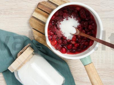 Morsse su spanguolėmis ir šaldytomis vyšniomis Žingsnis 1