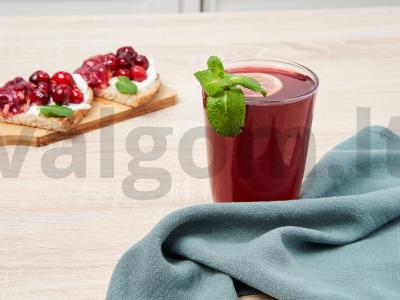 Morsse su spanguolėmis ir šaldytomis vyšniomis pagrindine nuotrauka