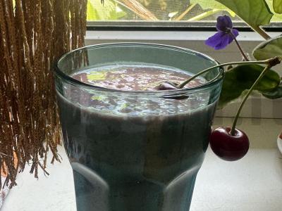 Braškių ir šokolado kokteilis su pienu pagrindine nuotrauka