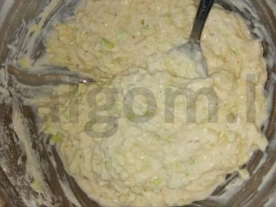 Pica su mocarela ant kopūstų tešlos Žingsnis 2