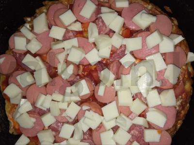 Pica su mocarela ant kopūstų tešlos Žingsnis 3