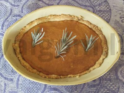 Pyragas su svarainiais ir uogiene pagrindine nuotrauka