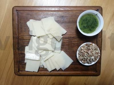 Cukinija, kepta su sūriu ir riešutais Žingsnis 1