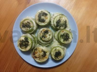 Cukinija, kepta su sūriu ir riešutais pagrindine nuotrauka