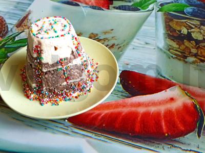 Velykos be kepinių su šokolado ir vanilės varškės šokoladu su džiovintais vaisiais pagrindine nuotrauka