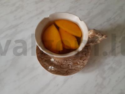 Žalioji arbata su nektarinais ir obuoliais pagrindine nuotrauka