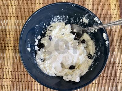 Ryžių miltų sūrio pyragėliai su sultenėmis Žingsnis 2