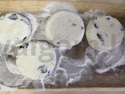 Ryžių miltų sūrio pyragėliai su sultenėmis Žingsnis 3