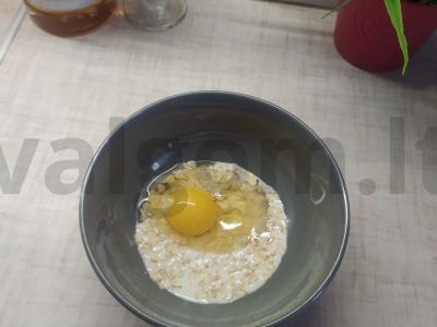 Avižiniai blynai su sūrio ir pomidorų įdaru Žingsnis 1