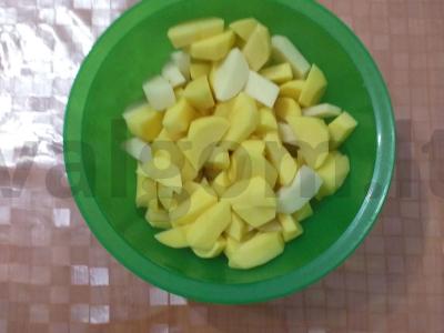 Kepti bulvių griežinėliai su prieskoniais Žingsnis 1