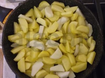 Kepti bulvių griežinėliai su prieskoniais Žingsnis 2