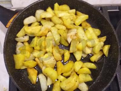 Kepti bulvių griežinėliai su prieskoniais Žingsnis 3