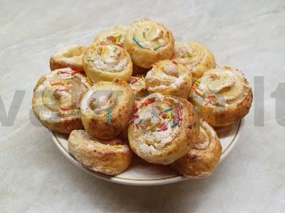 Naminiai rožiniai sausainiai pagrindine nuotrauka