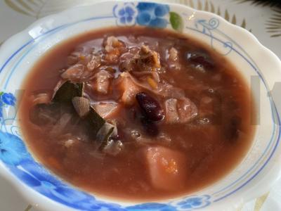 Barščiai su troškiniu pagrindine nuotrauka