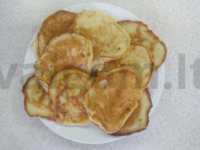 Bananiniai blyneliai su pienu pagrindine nuotrauka