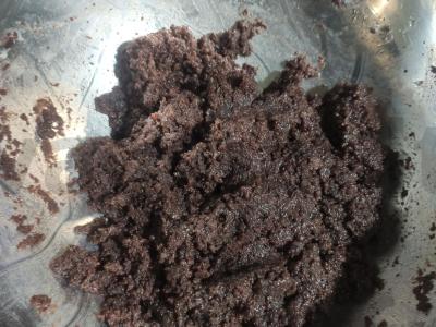 Žemės riešutų sviestas ir žemės riešutų beprotybė Žemės riešutų sviesto pudingo tortas Žingsnis 1