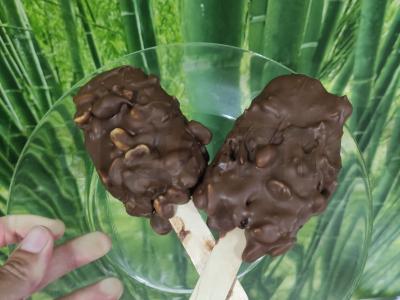 Žemės riešutų sviestas ir žemės riešutų beprotybė Žemės riešutų sviesto pudingo tortas pagrindine nuotrauka