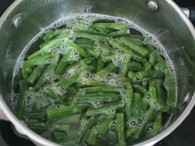 Pupelių troškinys su kiaušiniais Žingsnis 2