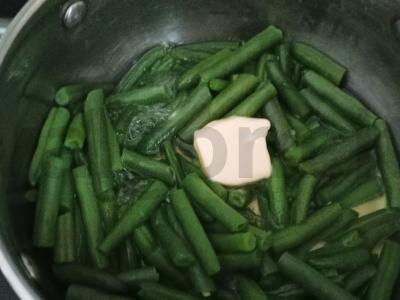 Pupelių troškinys su kiaušiniais Žingsnis 3