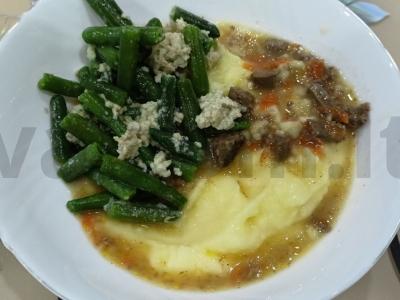 Pupelių troškinys su kiaušiniais pagrindine nuotrauka