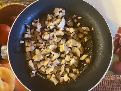 Makaronai su kalakutienos filė ir keptomis pievagrybėmis Žingsnis 3