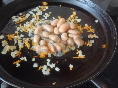 Troškinti balti pupelės su rukola Žingsnis 2