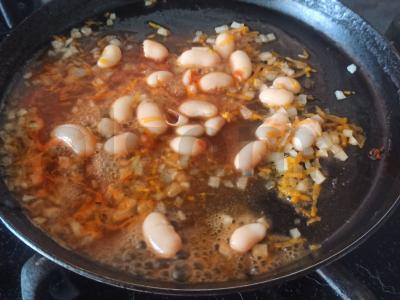 Troškinti balti pupelės su rukola Žingsnis 3