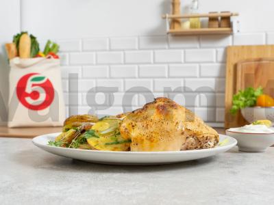 Keptas vištienos su bulvėmis pagrindine nuotrauka