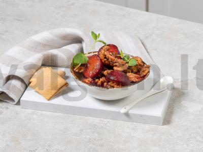 Uogienė su riešutais pagrindine nuotrauka