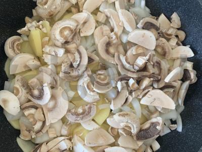 Keptos bulvės su pievagrybiais Žingsnis 2