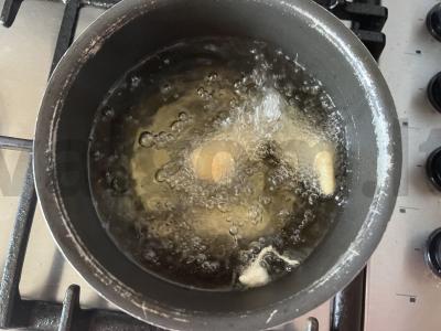 Mini dešrelės, keptos augalinio aliejaus fritūroje Žingsnis 3