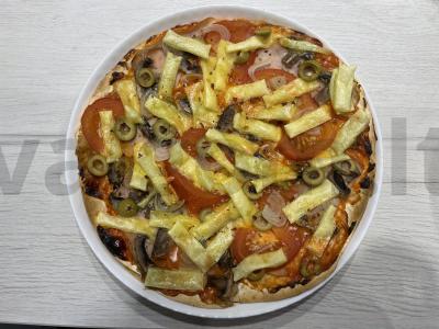 Mini pica su veganišku sūriu ant lavash duonos pagrindine nuotrauka