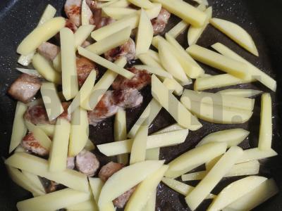 Keptos bulvės su mėsa ir grybais „Pakartok dar kartą“ Žingsnis 4