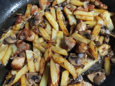 Keptos bulvės su mėsa ir grybais „Pakartok dar kartą“ Žingsnis 6