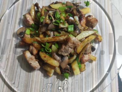 Keptos bulvės su mėsa ir grybais „Pakartok dar kartą“ pagrindine nuotrauka