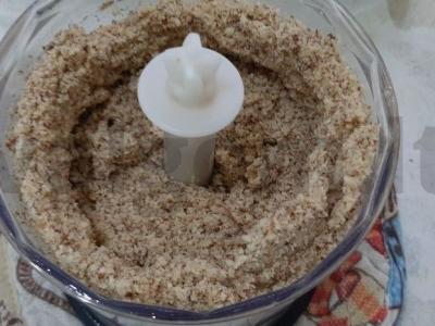 Medus su riešutais – naudingas skanėstas Žingsnis 3