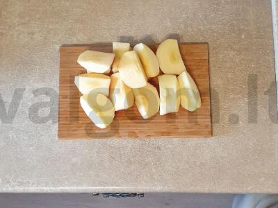 Gaivus slyvų ir obuolių kompotas Žingsnis 1