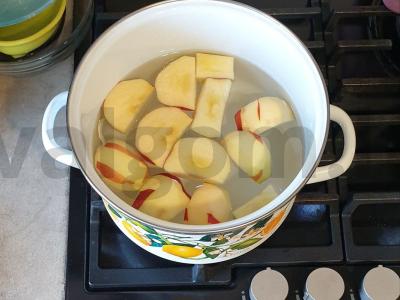 Gaivus slyvų ir obuolių kompotas Žingsnis 2